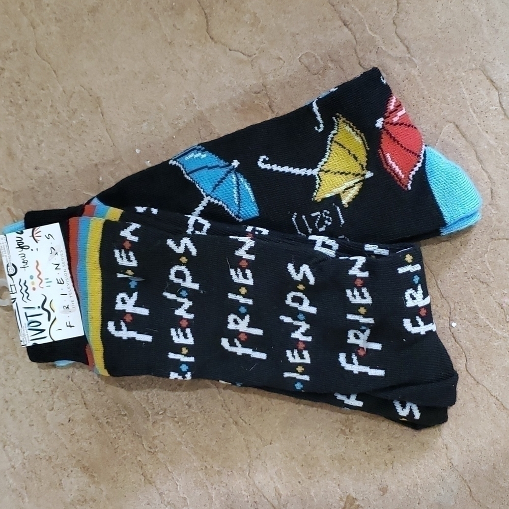 𝅺Friends TV Comedy Series Novelty Crew Socks 2 Pair F.R.I.E.N.D.S Umbrella
